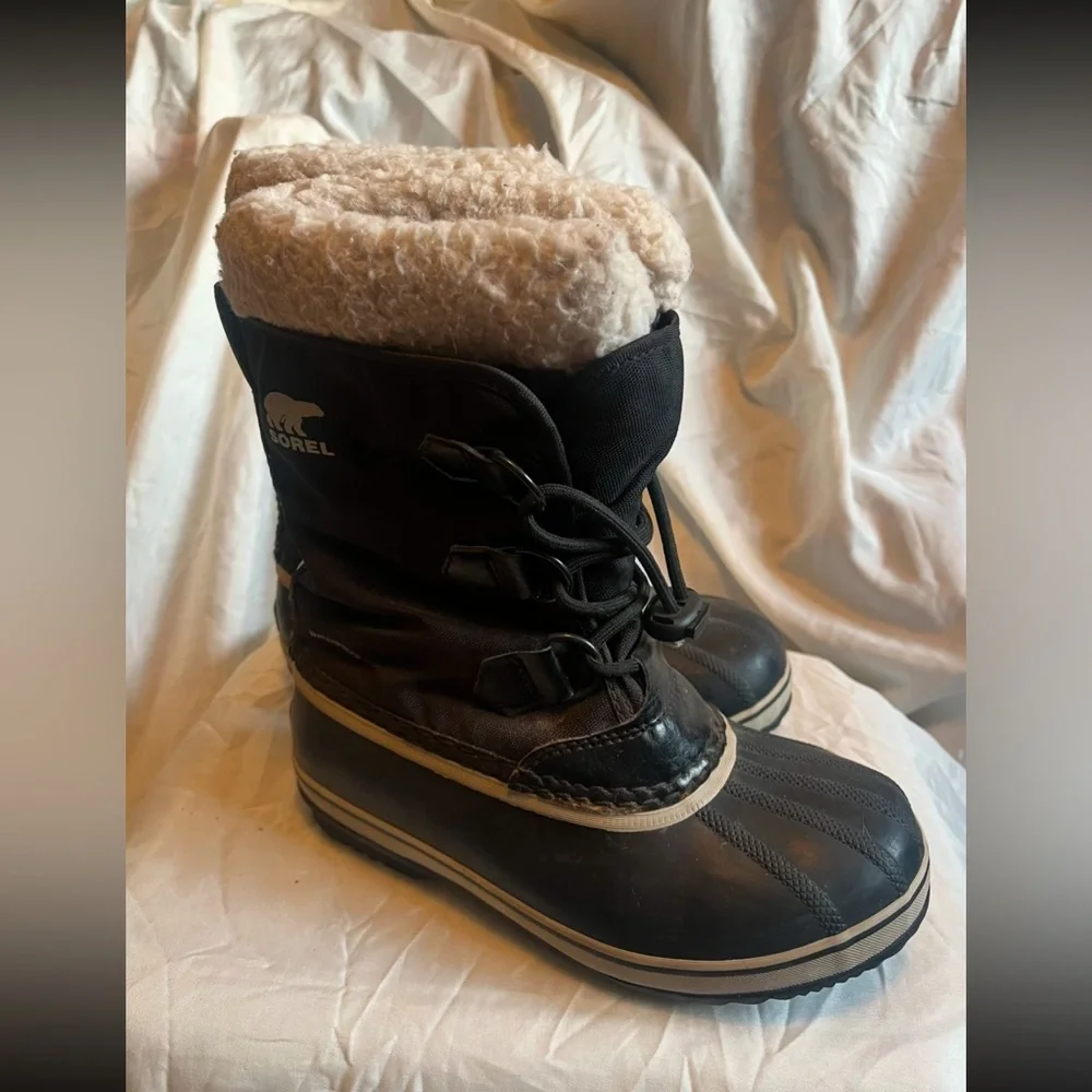 COPY - SORELS kids EUC. Removable inner insulated liners. Size 3 (US), 34 (EU)